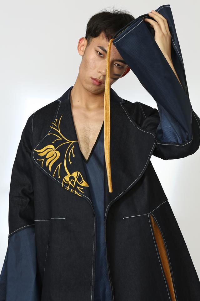 大学生们的毕业作品展 时尚设计的流行服装